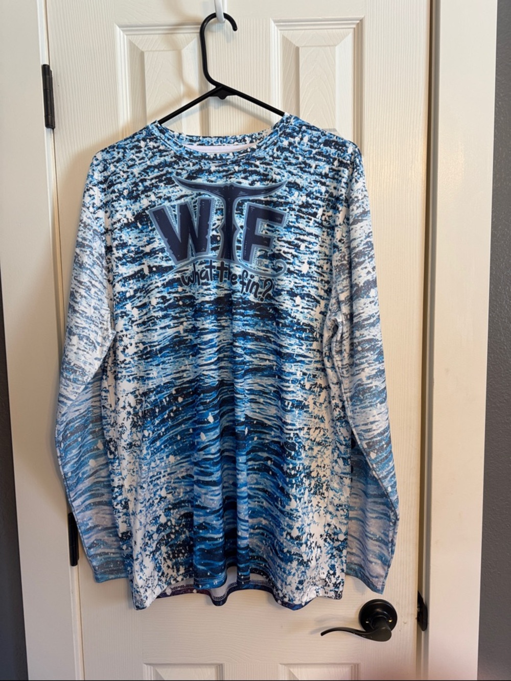 Beautiful men’s “What The Fin” performance fabric fishing shirt size XL